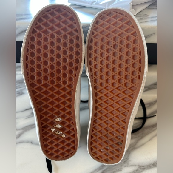 Vans x Disney Jasmine Sneakers - Picture 9 of 10